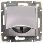 Розетка Legrand Valena  с заземлением с крышкой (алюминий)   770122 Розетка Legrand Valena  с заземлением с крышкой (алюминий)   770122