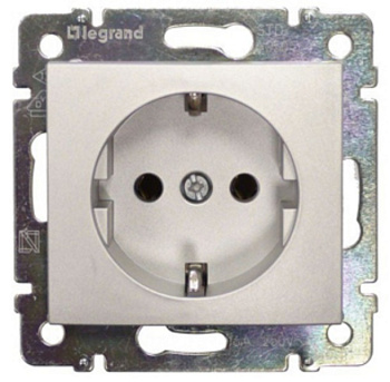 Розетка электрическая Legrand Valena  с заземлением (алюминий)   770120 Розетка электрическая Legrand Valena  с заземлением (алюминий)   770120